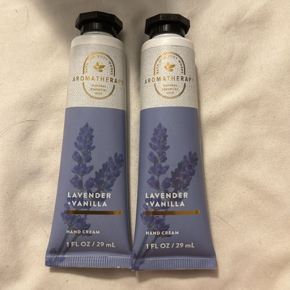 2 for $20 💋 B&BW SET OF TWO Aromatherapy Lavender + Vanilla hand cream - Picture 2 of 2